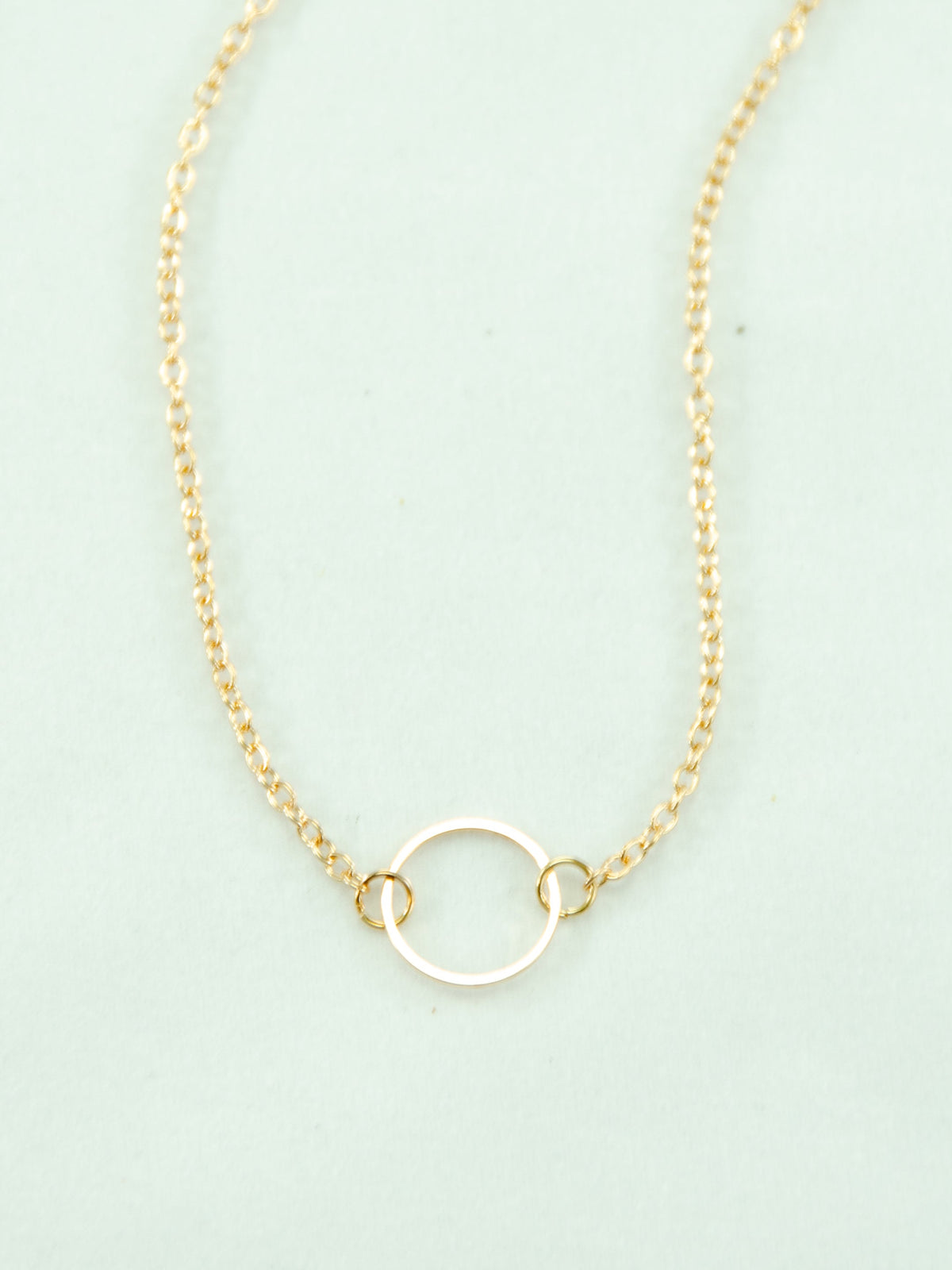 gold chain circle pendant necklace